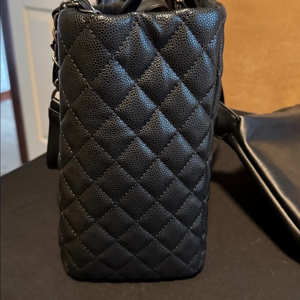 Large quilted tote bag with removable bag organizer - Picture 2 of 11